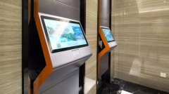 通过面部识别设备进行登 